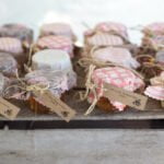 10 ideas de regalos DIY para sorprender en una fiesta de compromiso