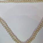 Descubre la elegancia atemporal con nuestro exquisito collar de perlas