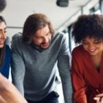 Investiga programas de maestría con colaboración internacional